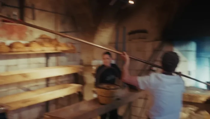 Preheat the oven: Preheat your oven to a very high temperature. A wood-fired oven is ideal for authentic Altamura bread, reaching extremely high temperatures.