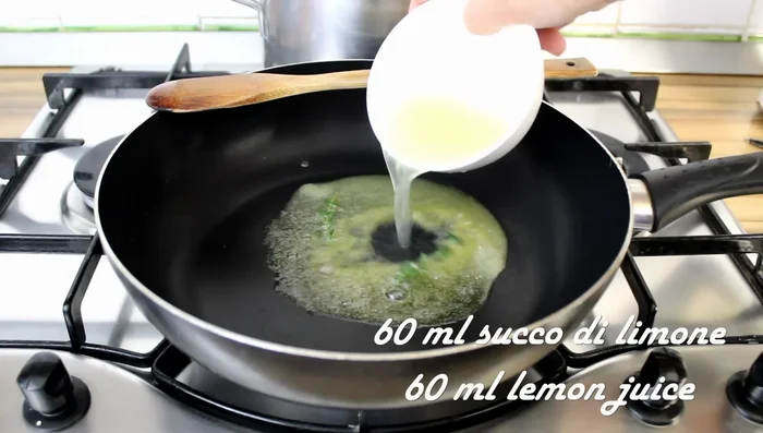 Add 60ml of lemon juice, a pinch of salt, and a pinch of pepper.