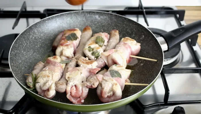 Deglaze the pan with 100ml of white wine, evaporate the alcohol, and then cover and cook for 15 minutes.