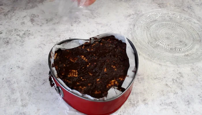 Once set, remove the cake from the mold and place it on a plate.