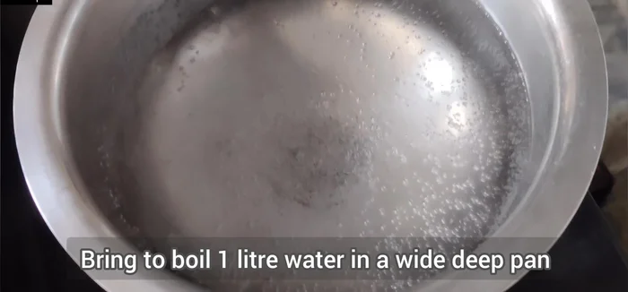 Bring 1 liter of water to a boil in a big vessel. Add 1/2 teaspoon of salt.