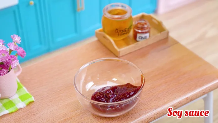 Prepare the spicy sauce: Mix gochujang, soy sauce, chili powder, and honey in a bowl.