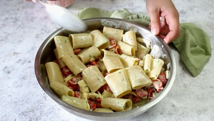 Refrigerate until ready to serve.