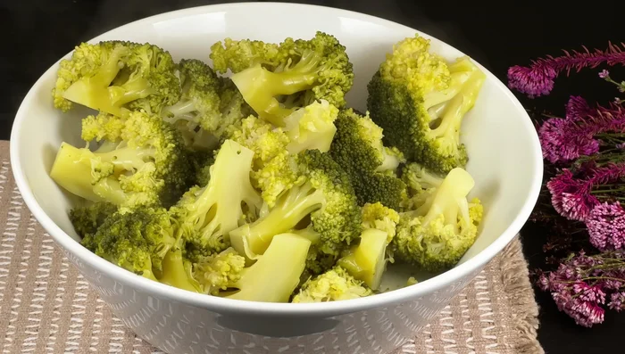 Meanwhile, mash the cooked broccoli with butter, salt, garlic powder, and oregano using an immersion blender.