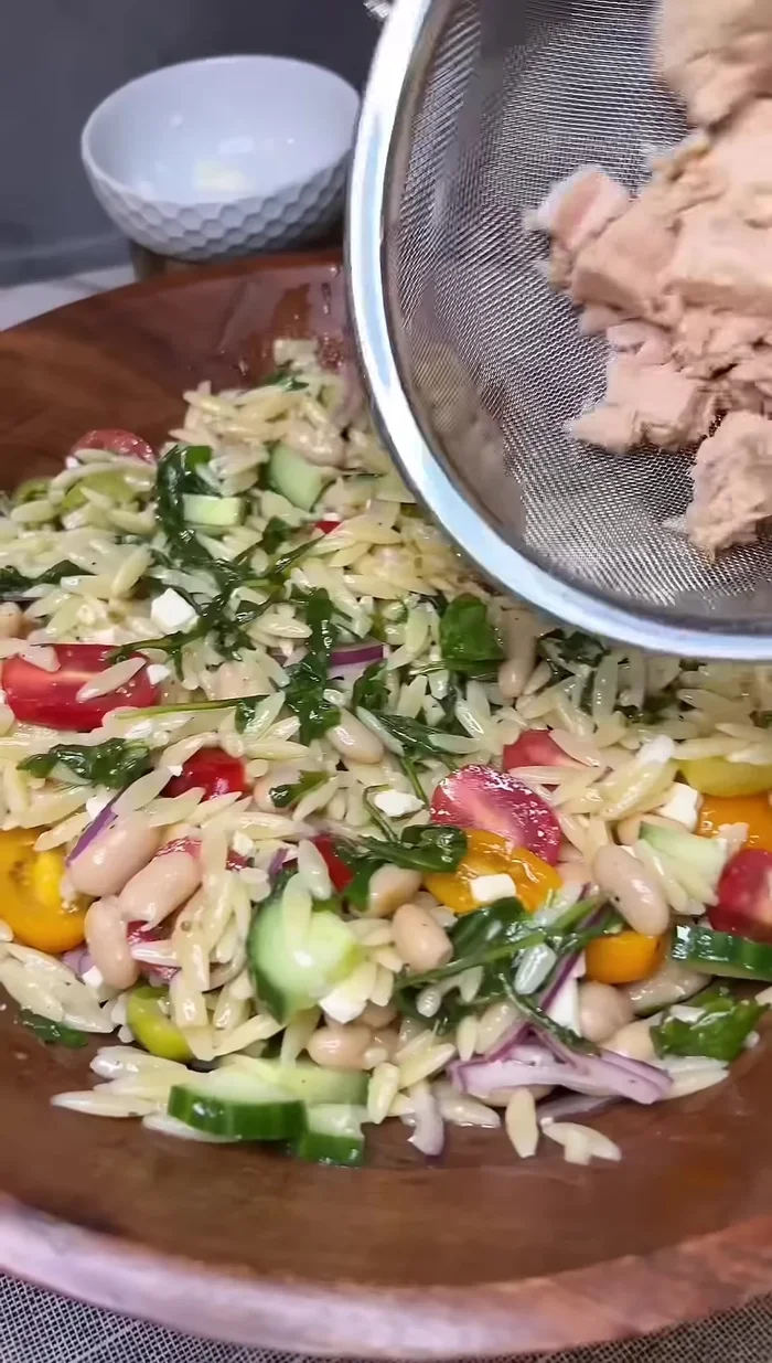 Add the tuna (avoid breaking it apart too much).