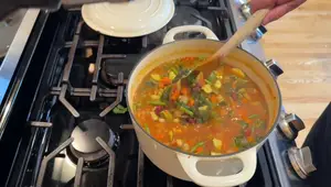 Easy Olive Garden Minestrone Soup Recipe - Homemade Copycat