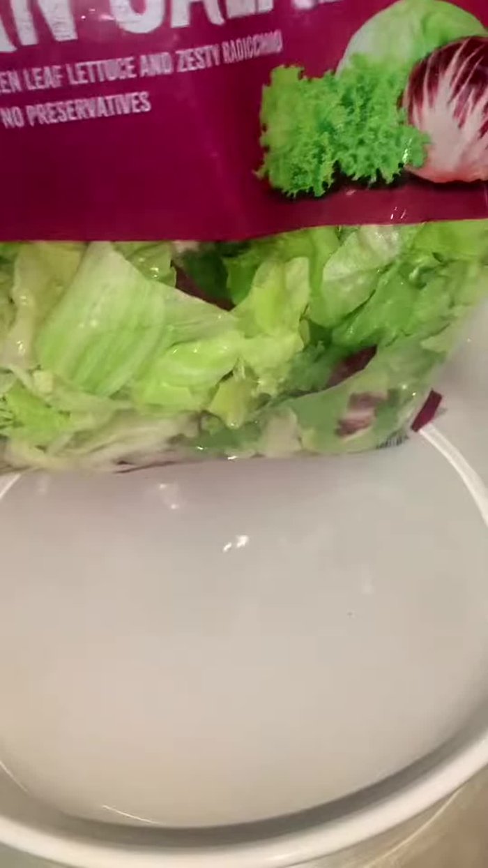 Combine Italian salad mix into a bowl.