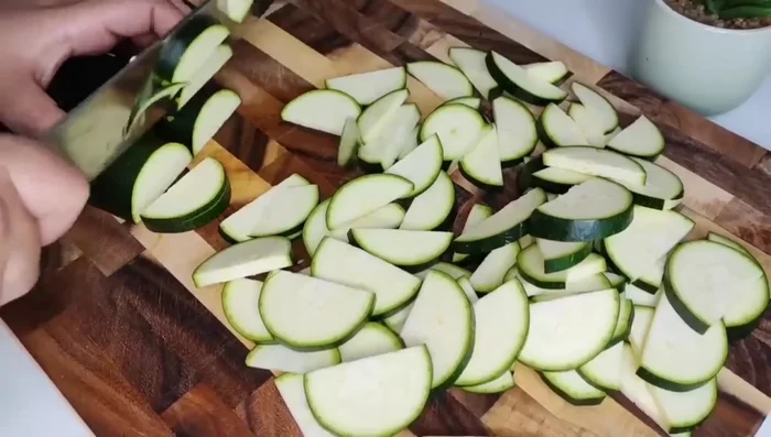 Arrange zucchini slices on a baking sheet.