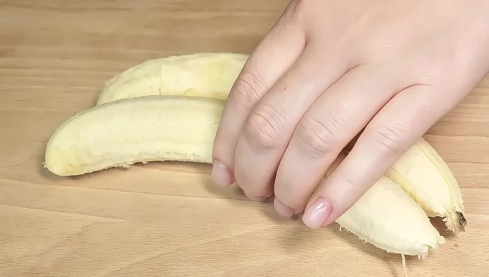 Slice the banana into small pieces.