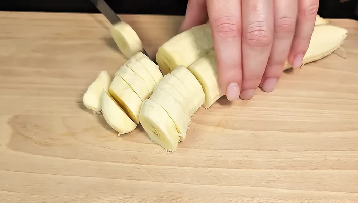 Gradually add milk to the mashed banana, mixing thoroughly.