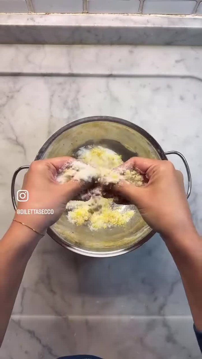 Add lemon peel to sugar.