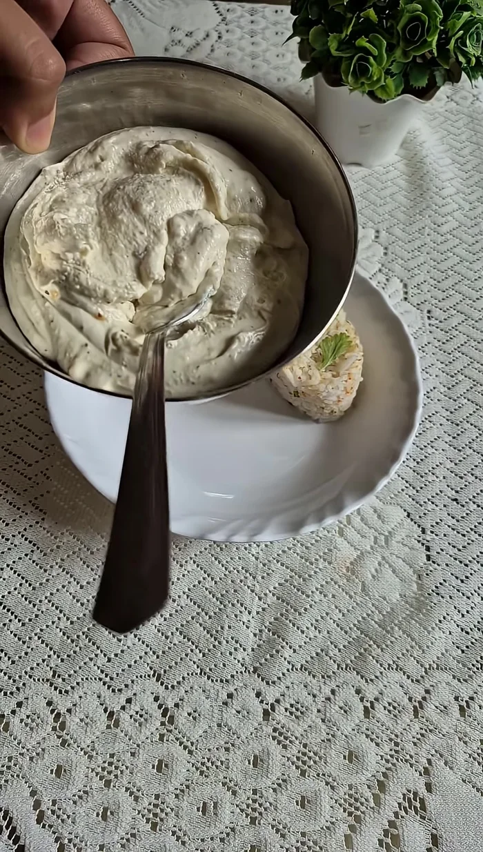 Assemble the dish: Layer the herb rice on a plate. Arrange the cooked eggplant slices on top. Drizzle with pizza sauce and cheese dip.