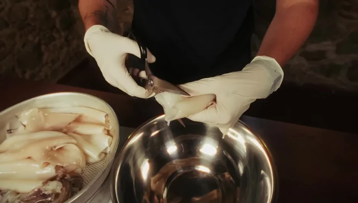 Cut the calamari body into rings and the tentacles in half (266.56)