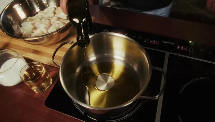 For the spicy tomato sauce: heat olive oil in a pot (810.56)