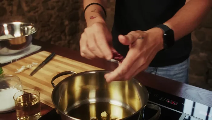 Add garlic and crushed chili peppers; saute until fragrant (822.88)