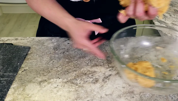 Divide dough into two pieces (2/3 and 1/3). Pat into flat discs and refrigerate for at least 30 minutes (or overnight).
