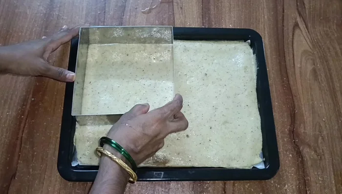 Cut the cooled sponge into layers.